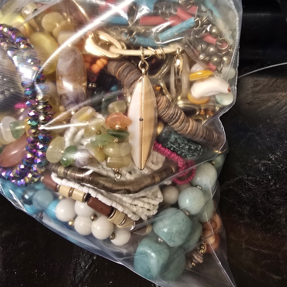 5lbs colorful unsorted jewelry - Picture 2 of 10